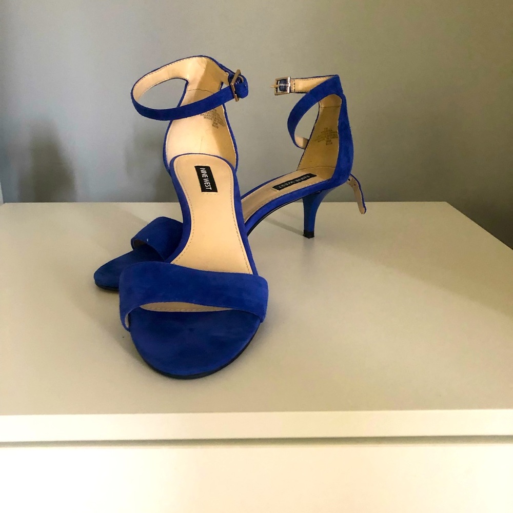 Nine West dress sandal in vibrant blue suede US size 7 worn once